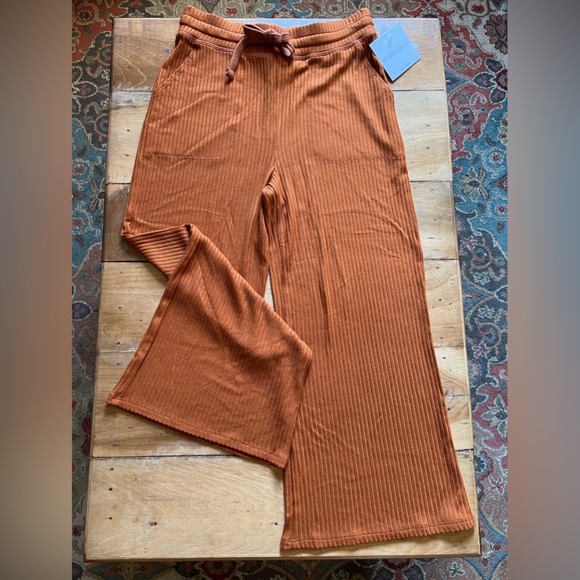 Beyond Yoga Pants - Beyond Yoga | Free Flow Wide Leg Cropped Pants